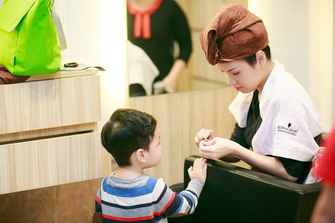 Con trai của Đan Lê có tên Khải Minh - cậu bé mới chỉ 2 tuổi Con trai của Đan Lê có tên Khải Minh - cậu bé mới chỉ 2 tuổi