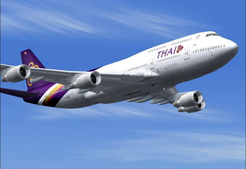 9. Thai Airways Nổi tiếng với đội ngũ tiếp viên thân thiện, Thai Airways là một trong số ít các hãng hàng không yêu cầu tiếp viên nữ trên các chuyến bay quốc tế đổi từ bộ đồng phục màu tím sang trang phục truyền thống của Thái Lan trước khi hành khách lên máy bay.
