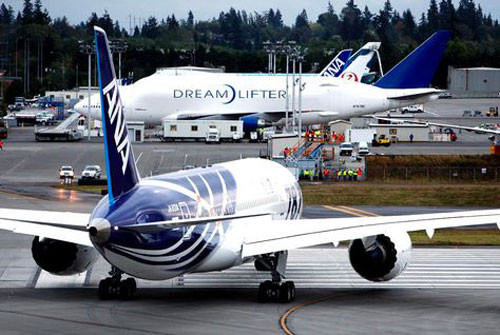 5. All Nippon Airways Viết tắt ANA, All Nippon Airways là hãng hàng không có trụ sở ở Tokyo, Nhật Bản. Đây là hãng hàng không quốc tế và nội địa lớn thứ hai của Nhật Bản, sau Japan Airlines. Cabin đặc biệt "Inspiration of Japan" của ANA được thiết kế ghế giường nằm và các dịch vụ giải trí độc đáo.