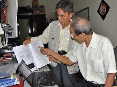 “Thầy – trò” đều hai thứ tóc . “Thầy – trò” đều hai thứ tóc .