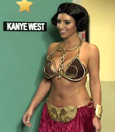 Kim khiến mọi người không thể rời mắt khi hóa thân thành công chúa Leia. Kim khiến mọi người không thể rời mắt khi hóa thân thành công chúa Leia.