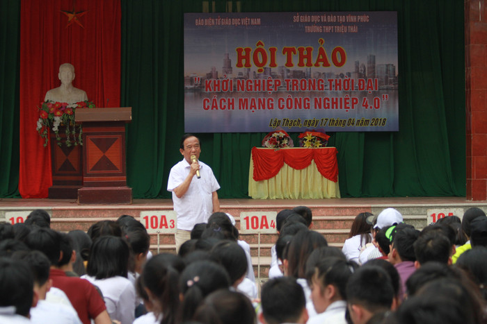 Tôi không thể tin Giáo sư giản dị, chan hòa và thân mật với mọi người đến thế ảnh 3 Tôi không thể tin Giáo sư giản dị, chan hòa và thân mật với mọi người đến thế ảnh 3