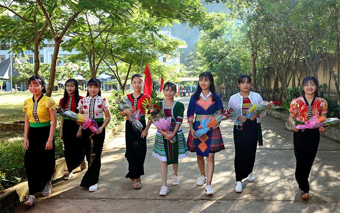 Học sinh các dân tộc trên địa bàn tỉnh Sơn La được chăm sóc bảo hiểm y tế tốt.