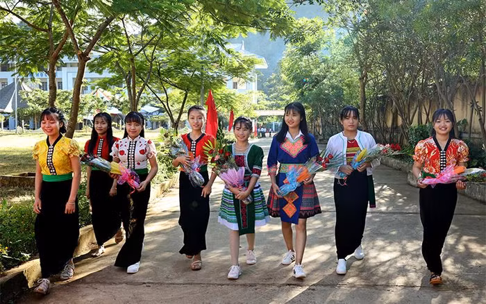 Học sinh các dân tộc trên địa bàn tỉnh Sơn La được chăm sóc bảo hiểm y tế tốt.