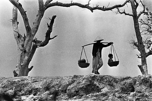 Gánh bánh đa của mẹ đã nuôi con lớn khôn - Ảnh minh họa