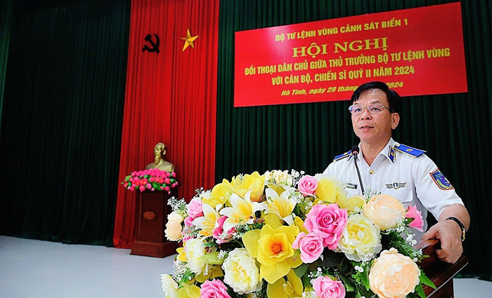 Thiếu tướng Trần Văn Thơ chủ trì Hội nghị đối thoại dân chủ quý II năm 2024. z5488494848619_25d0b65c15dc10984bfbcf1136417ab9.jpg