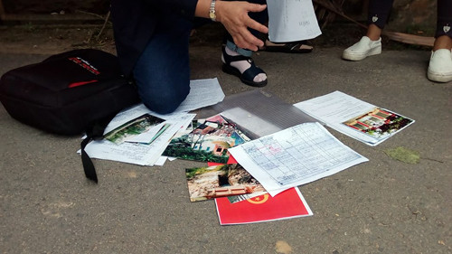 Hành trang của người dân mang đi khiến kiện. (Ảnh: H.L) Hành trang của người dân mang đi khiến kiện. (Ảnh: H.L)