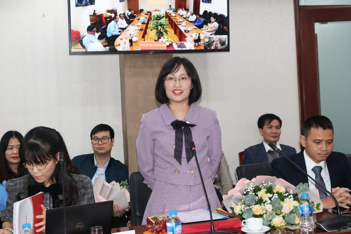PGS.TS Đặng Thị Việt Đức – Trưởng khoa Tài chính kế toán 1 phát biểu tại buổi lễ. PGS.TS Đặng Thị Việt Đức – Trưởng khoa Tài chính kế toán 1 phát biểu tại buổi lễ.