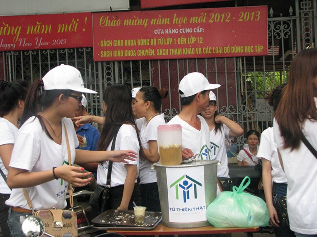 Những suất tào phớ đã được chuyển nhanh chóng tới các bậc phụ huynh.