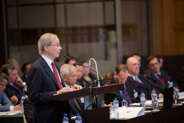 Luật sư đại diện cho Philippines tại phiên điều trần của PCA. Luật sư đại diện cho Philippines tại phiên điều trần của PCA.