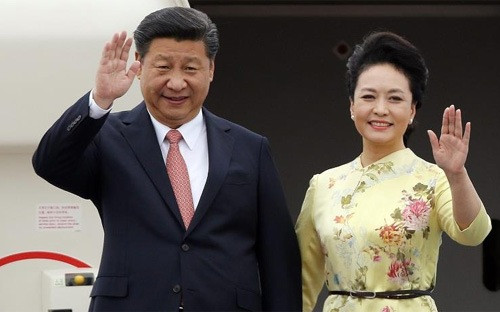 Ông Tập Cận Bình và phu nhân đến Việt Nam, ảnh: BBC. Ông Tập Cận Bình và phu nhân đến Việt Nam, ảnh: BBC.
