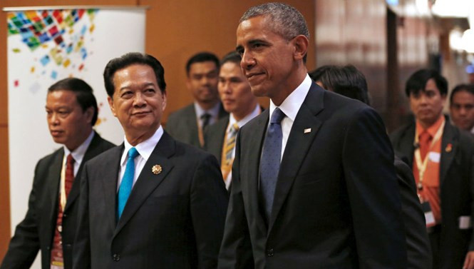 Thủ tướng Nguyễn Tấn Dũng và Tổng thống Barack Obama tại Kuala Lumpur, Malaysia, ảnh: Báo Thanh Niên. Thủ tướng Nguyễn Tấn Dũng và Tổng thống Barack Obama tại Kuala Lumpur, Malaysia, ảnh: Báo Thanh Niên.