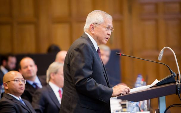 Ngoại trưởng Philippines Albert del Rosario trong phiên điều trần tại PCA lần trước. Ảnh: Rappler. Ngoại trưởng Philippines Albert del Rosario trong phiên điều trần tại PCA lần trước. Ảnh: Rappler.