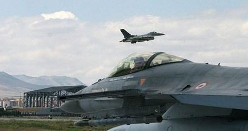 Máy bay Thổ Nhĩ Kỳ truy lung và tiêu diệt PKK - Ảnh: Sputnik Máy bay Thổ Nhĩ Kỳ truy lung và tiêu diệt PKK - Ảnh: Sputnik
