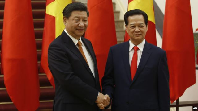 Chủ tịch Trung Quốc Tập Cận Bình và Thủ tướng Nguyễn Tấn Dũng trước buổi hội kiến hôm qua 5/11. Ảnh: AP. Chủ tịch Trung Quốc Tập Cận Bình và Thủ tướng Nguyễn Tấn Dũng trước buổi hội kiến hôm qua 5/11. Ảnh: AP.