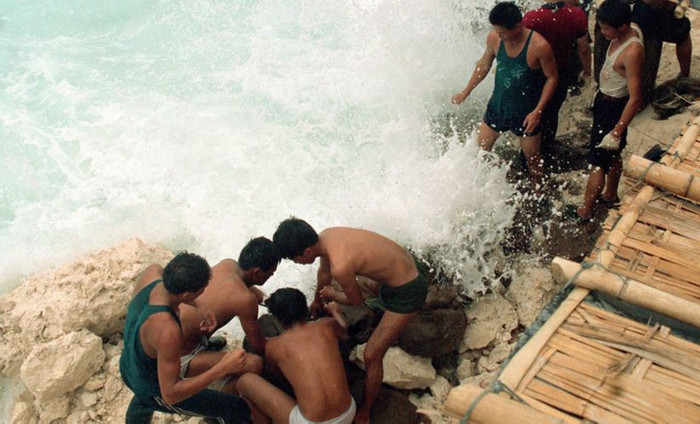 Đá Chữ Thập, Trường Sa, Khánh Hòa, Việt Nam bị Trung Quốc bồi đắp bất hợp pháp từ tháng 9/1988, ảnh: Tân Hoa Xã. Đá Chữ Thập, Trường Sa, Khánh Hòa, Việt Nam bị Trung Quốc bồi đắp bất hợp pháp từ tháng 9/1988, ảnh: Tân Hoa Xã.