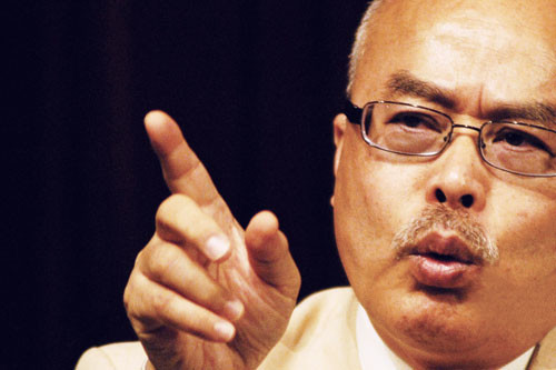 Nguyễn Thứ Sơn, chuyên gia bình luận thời sự đài Phượng Hoàng, Hồng Kông, Trung Quốc cho rằng Việt Nam không dám khởi kiện?! Ảnh: Time Weekly. Nguyễn Thứ Sơn, chuyên gia bình luận thời sự đài Phượng Hoàng, Hồng Kông, Trung Quốc cho rằng Việt Nam không dám khởi kiện?! Ảnh: Time Weekly.