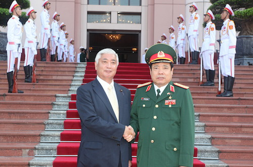 Bộ trưởng Quốc phòng Việt Nam Phùng Quang Thanh tiếp Bộ trưởng Quốc phòng Nhật Bản Nakatani. Ảnh: Hồng Pha. Bộ trưởng Quốc phòng Việt Nam Phùng Quang Thanh tiếp Bộ trưởng Quốc phòng Nhật Bản Nakatani. Ảnh: Hồng Pha.