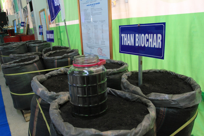 Than Biochar được chế biến từ rác thải... Than Biochar được chế biến từ rác thải...
