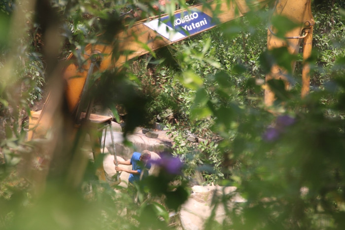 Việc khai thác đá trái phép diễn ra ngang nhiên mà chính quyền địa phương không hay biết?. Ảnh Thùy Linh Việc khai thác đá trái phép diễn ra ngang nhiên mà chính quyền địa phương không hay biết?. Ảnh Thùy Linh