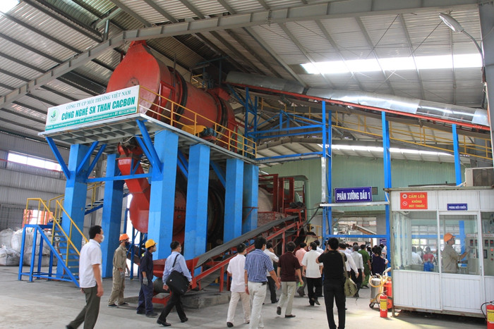 Khu liên hợp xử lý chất thải rắn Khánh Sơn xây dựng trên tổng diện tích 10ha. Nhà máy có tổng số vốn đầu tư gần 900 tỉ đồng, chia làm 2 giai đoạn. Đến nay, nhà máy đã đầu tư gần 400 tỷ đồng để hoàn thành giai đoạn 1 và đưa vào hoạt động, đảm bảo xử lý 200 tấn/ngày rác thải sinh hoạt của TP.Đà Nẵng. Khu liên hợp xử lý chất thải rắn Khánh Sơn xây dựng trên tổng diện tích 10ha. Nhà máy có tổng số vốn đầu tư gần 900 tỉ đồng, chia làm 2 giai đoạn. Đến nay, nhà máy đã đầu tư gần 400 tỷ đồng để hoàn thành giai đoạn 1 và đưa vào hoạt động, đảm bảo xử lý 200 tấn/ngày rác thải sinh hoạt của TP.Đà Nẵng.