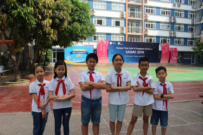 Giải Khuyến khích: Học sinh Ngọc Hân, Phương Chi, Minh Phương,Thiên Hương, Huy Vinh, Thành An (từ trái sang phải). Ảnh: Nhà trường cung cấp Giải Khuyến khích: Học sinh Ngọc Hân, Phương Chi, Minh Phương,Thiên Hương, Huy Vinh, Thành An (từ trái sang phải). Ảnh: Nhà trường cung cấp