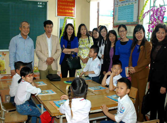 Tiến sĩ Nguyễn Vinh Hiển - Nguyên Thứ trưởng Bộ GD & ĐT, tiến sĩ Hoàng Mai Lê - Vụ Giáo dục Tiểu học - Bộ GD & ĐT về thăm và làm việc tại trường Tiểu học Thụy Sơn-Thái Thụy-Thái Bình tháng Tư 2017, ảnh: thaithuy.edu.vn. Tiến sĩ Nguyễn Vinh Hiển - Nguyên Thứ trưởng Bộ GD & ĐT, tiến sĩ Hoàng Mai Lê - Vụ Giáo dục Tiểu học - Bộ GD & ĐT về thăm và làm việc tại trường Tiểu học Thụy Sơn-Thái Thụy-Thái Bình tháng Tư 2017, ảnh: thaithuy.edu.vn.