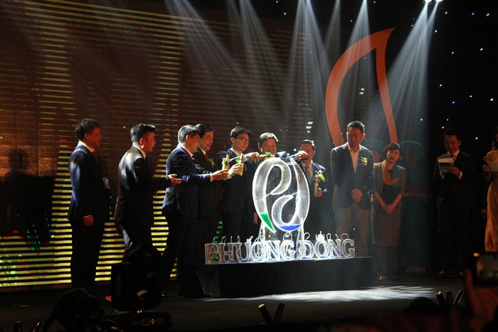 Các đại biểu tham gia nghi thức khai trương bệnh viện. Ảnh: Đỗ Thơm Các đại biểu tham gia nghi thức khai trương bệnh viện. Ảnh: Đỗ Thơm