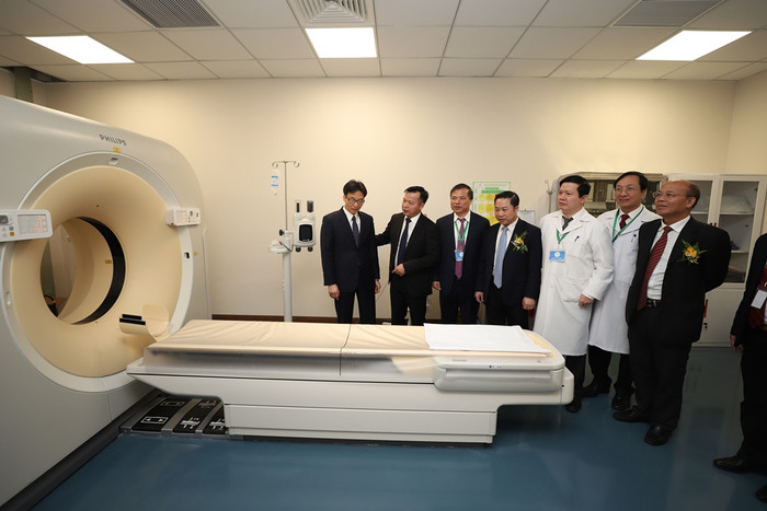 Các đại biểu thăm quan bệnh viện. Ảnh: Bệnh viện cung cấp Các đại biểu thăm quan bệnh viện. Ảnh: Bệnh viện cung cấp