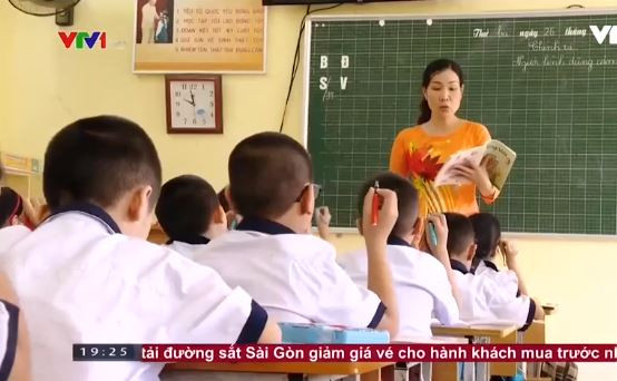 Hình ảnh tiết học Nghe đọc và chép chính tả được chương trình "90 phút để hiểu" sử dụng minh họa cho phóng sự, ảnh chụp màn hình. Hình ảnh tiết học Nghe đọc và chép chính tả được chương trình "90 phút để hiểu" sử dụng minh họa cho phóng sự, ảnh chụp màn hình.