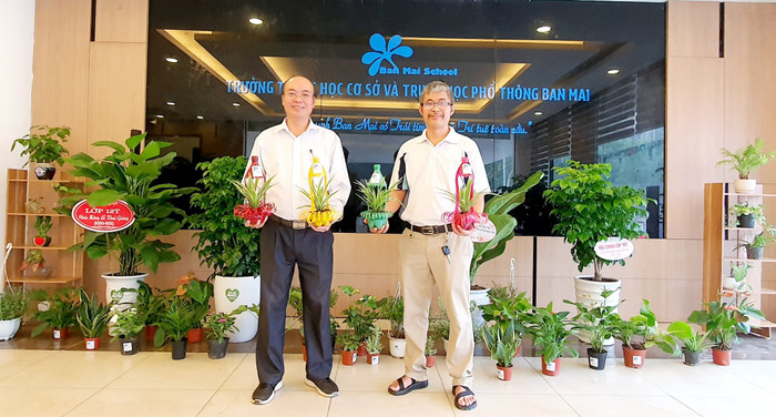 Phụ huynh hưởng ứng chung tay xây dựng Ban Mai xanh. Ảnh: H.V Phụ huynh hưởng ứng chung tay xây dựng Ban Mai xanh. Ảnh: H.V