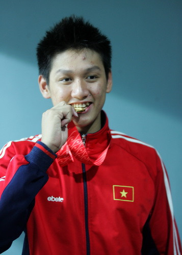 Hoàng Quý Phước giành 2 HCV. Hoàng Quý Phước giành 2 HCV.