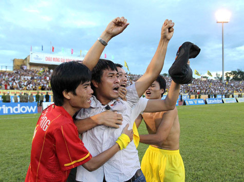 HLV Hữu Thắng đặt niềm tin vào các học trò ở SLNA. Ảnh: Quang Minh HLV Hữu Thắng đặt niềm tin vào các học trò ở SLNA. Ảnh: Quang Minh