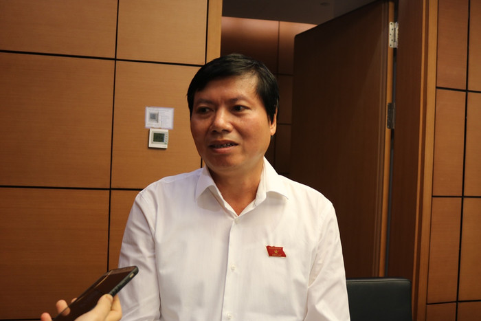 Phó Bí thư thường trực Tỉnh ủy, Trưởng đoàn Đại biểu Quốc hội tỉnh Hòa Bình - ông Trần Đăng Ninh trao đổi với báo chí. Ảnh: Đỗ Thơm Phó Bí thư thường trực Tỉnh ủy, Trưởng đoàn Đại biểu Quốc hội tỉnh Hòa Bình - ông Trần Đăng Ninh trao đổi với báo chí. Ảnh: Đỗ Thơm
