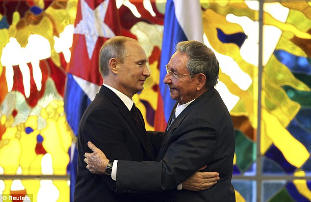 Tổng thống Nga Vladimir Putin và Chủ tịch Cu Ba Raul Castro. Ảnh: Daily Mail. Tổng thống Nga Vladimir Putin và Chủ tịch Cu Ba Raul Castro. Ảnh: Daily Mail.
