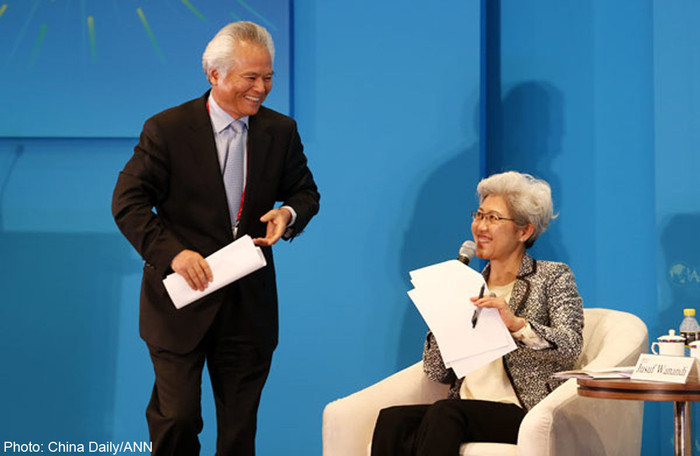 Ông Ngô Sĩ Tồn, Viện trưởng Viện Nghiên cứu Nam Hải (Biển Đông) và bà Phó Oánh, Chủ nhiệm Ủy ban Đối ngoại quốc hội Trung Quốc trong hội thảo về Biển Đông ở Bác Ngao. Các học giả Việt Nam, Philippines, Brunei không được mời phát biểu tham luận tại hội thảo này. Ảnh: China Daily. Ông Ngô Sĩ Tồn, Viện trưởng Viện Nghiên cứu Nam Hải (Biển Đông) và bà Phó Oánh, Chủ nhiệm Ủy ban Đối ngoại quốc hội Trung Quốc trong hội thảo về Biển Đông ở Bác Ngao. Các học giả Việt Nam, Philippines, Brunei không được mời phát biểu tham luận tại hội thảo này. Ảnh: China Daily.