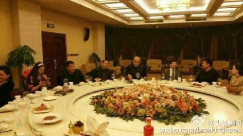 Một số người người ngoài có mặt trong bữa nhậu hát nhạc "chế" Mao Trạch Đông của Tất Phúc Kiếm. Một số người người ngoài có mặt trong bữa nhậu hát nhạc "chế" Mao Trạch Đông của Tất Phúc Kiếm.