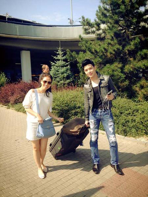Thu Minh gọi yêu Nathan Lee là "chó con" khi đón anh chàng ở sân bay về nhà chồng tại Cộng hòa Séc.