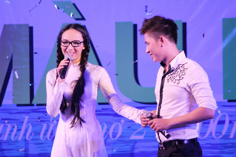 Trong đêm nhạc, Ngọc Diễm đã trao 315 triệu đồng cho học sinh nghèo ở thành phố Cam Ranh. Đây là số tiền cô thu được từ việc bán đấu giá, tham gia hội chợ... hay vận động từ các Mạnh Thường Quân thời gian qua. Trong đêm nhạc, Ngọc Diễm đã trao 315 triệu đồng cho học sinh nghèo ở thành phố Cam Ranh. Đây là số tiền cô thu được từ việc bán đấu giá, tham gia hội chợ... hay vận động từ các Mạnh Thường Quân thời gian qua.