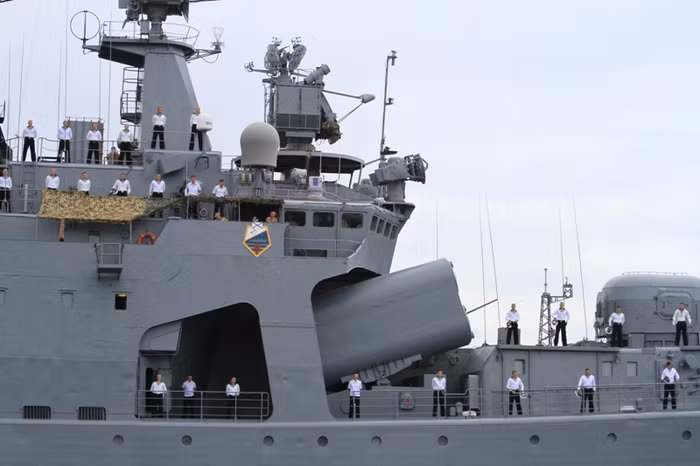 Trên tàu chống ngầm “Đô đốc Panteleev” được lắp nhiều thiết bị, vệ tinh....hiện đại