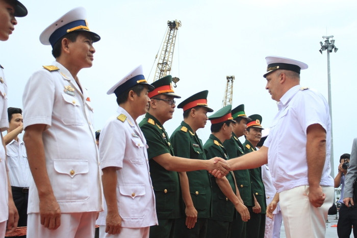 Lễ đón chính thức diễn ra ngay tại cầu cảng Tiên Sa... Lễ đón chính thức diễn ra ngay tại cầu cảng Tiên Sa...