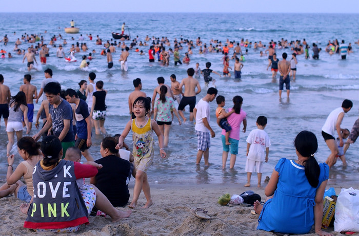 Biển Đà Nẵng thì người dân Đà Nẵng phải được quyền sử dụng. Ảnh T.L Biển Đà Nẵng thì người dân Đà Nẵng phải được quyền sử dụng. Ảnh T.L