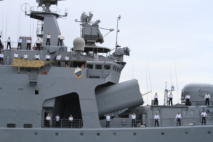 Trên tàu chống ngầm “Đô đốc Panteleev” được lắp nhiều thiết bị, vệ tinh....hiện đại Trên tàu chống ngầm “Đô đốc Panteleev” được lắp nhiều thiết bị, vệ tinh....hiện đại