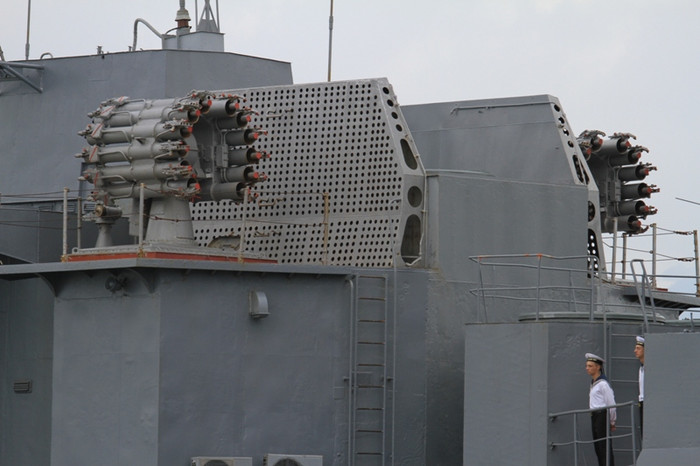 Nhiều vũ khí "khủng" được trang bị trên tàu... Nhiều vũ khí "khủng" được trang bị trên tàu...