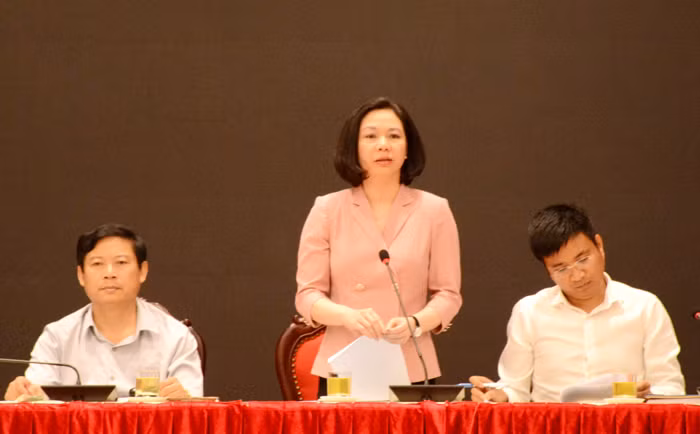 Giám đốc Sở Nội vụ Hà Nội - bà Vũ Thu Hà thông tin tại cuộc họp. Ảnh: hnoi.gov.vn Giám đốc Sở Nội vụ Hà Nội - bà Vũ Thu Hà thông tin tại cuộc họp. Ảnh: hnoi.gov.vn
