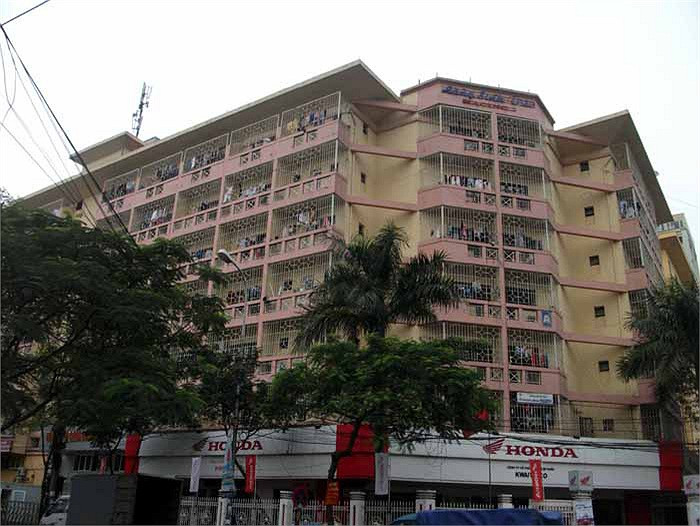 ại làng sinh viên Hacinco, nhiều ngày nay trời mưa và lạnh đã khiến cho cuộc sống của sinh viên bị đảo lộn khá nhiều. <<Đắng lòng nhà trọ ổ chuột sinh viên <<NHỮNG NỮ SINH DIỆN DÁO DÀI ĐẸP HƠN CẢ HOA HẬU MAI PHƯƠNG THÚY(P29) <<HOTGIRL HỌC V IỆN BÁO CHÍ ĐẸP RẠNG NGỜI TRONG SẮC THU <<NỮ SINH ĐH PHƯƠNG ĐÔNG THƯỚT THA ÁO DÀI <<NGẨN NGƠ TRƯỚC STYLE DỄ THƯƠNG CỦA HƯƠNG ZINNIE