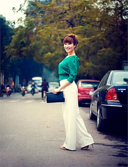 >>Những hotgirl xinh đẹp làm điên đảo cư dân mạng >>Vẻ đẹp mặn mà của hotgirl Midu >>Những gương mặt cực hot tại Miss Việt Đức >>Những nữ sinh tỏa sáng tại Hoa hậu Phụ nữ Việt Nam qua ảnh >>So độ siêu kute của những nữ sinh đình đám nhất Thủ đô >>Phát sốt vì 4 nữ giáo viên xinh đẹp >>Hoa khôi ĐH Thương Mại 2012 duyên dáng áo dài >>Những hotgirl xinh đẹp làm điên đảo cư dân mạng Những nữ sinh đẹp mê hồn giữa đầm sen