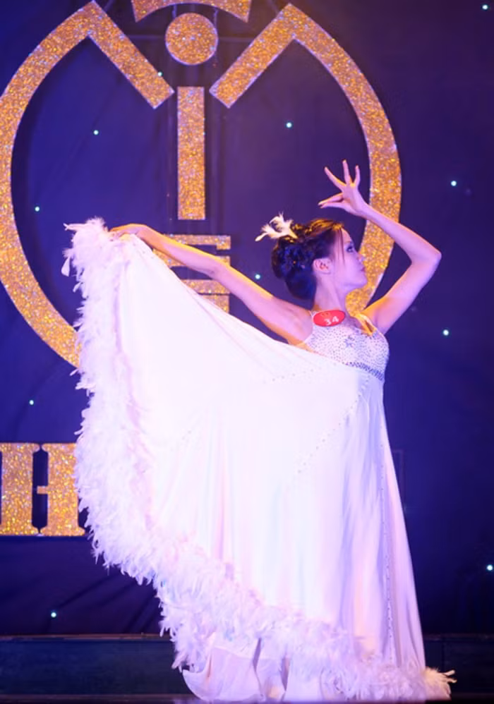 Cùng nhau cống hiến cho khán giả những tiết mục tài năng hấp dẫn. >>Những hotgirl xinh đẹp làm điên đảo cư dân mạng Những nữ sinh đẹp mê hồn giữa đầm sen >>Phát sốt vì vẻ đẹp baby của cô giáo tương lai >>So độ siêu kute của những nữ sinh đình đám nhất Thủ đô >>Phát sốt vì 4 nữ giáo viên xinh đẹp >>Cư dân mạng "điên đảo" vì nhan sắc nữ sinh Trương Tân Uyển >>Hoa khôi ĐH Thương Mại 2012 duyên dáng áo dài