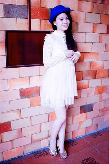 Cuộc thi cũng sẽ góp phần định hướng các bạn nữ sinh về Chân – Thiện – Mỹ, để các bạn không chỉ đẹp về hình thức mà còn phải trau dồi cả tài năng, lối sống và tâm hồn đẹp. >>Những hotgirl xinh đẹp làm điên đảo cư dân mạng >>Vẻ đẹp mặn mà của hotgirl Midu >>Những gương mặt cực hot tại Miss Việt Đức >>Những nữ sinh tỏa sáng tại Hoa hậu Phụ nữ Việt Nam qua ảnh >>So độ siêu kute của những nữ sinh đình đám nhất Thủ đô >>Phát sốt vì 4 nữ giáo viên xinh đẹp >>Hoa khôi ĐH Thương Mại 2012 duyên dáng áo dài >>Những hotgirl xinh đẹp làm điên đảo cư dân mạng Những nữ sinh đẹp mê hồn giữa đầm sen