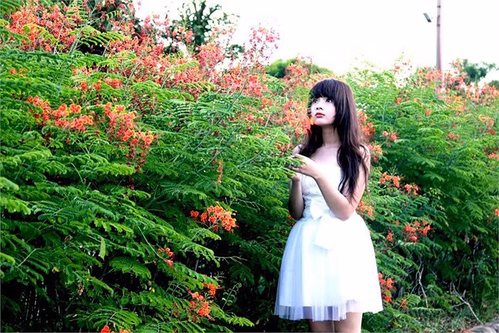 Thí sinh Lê Lý Lan Hương với vẻ đẹp trong sáng, dịu dàng. >>Những hotgirl xinh đẹp làm điên đảo cư dân mạng >>Vẻ đẹp mặn mà của hotgirl Midu >>Những gương mặt cực hot tại Miss Việt Đức >>Những nữ sinh tỏa sáng tại Hoa hậu Phụ nữ Việt Nam qua ảnh >>So độ siêu kute của những nữ sinh đình đám nhất Thủ đô >>Phát sốt vì 4 nữ giáo viên xinh đẹp >>Hoa khôi ĐH Thương Mại 2012 duyên dáng áo dài >>Những hotgirl xinh đẹp làm điên đảo cư dân mạng Những nữ sinh đẹp mê hồn giữa đầm sen